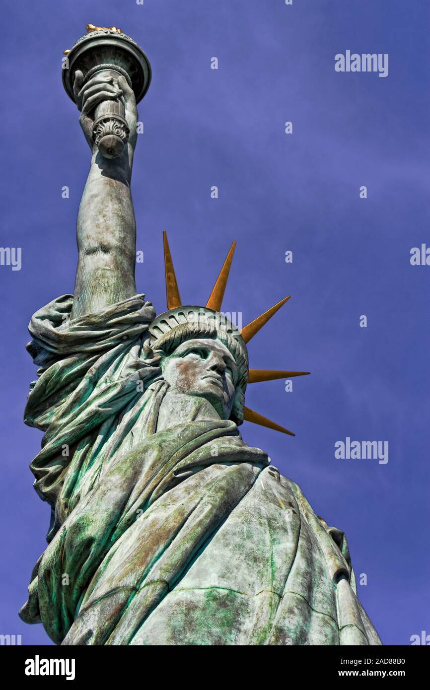 Statue of Liberty in Paris Stock Photo Alamy