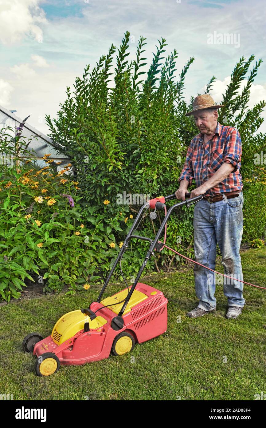 Mow grass hires stock photography and images Alamy
