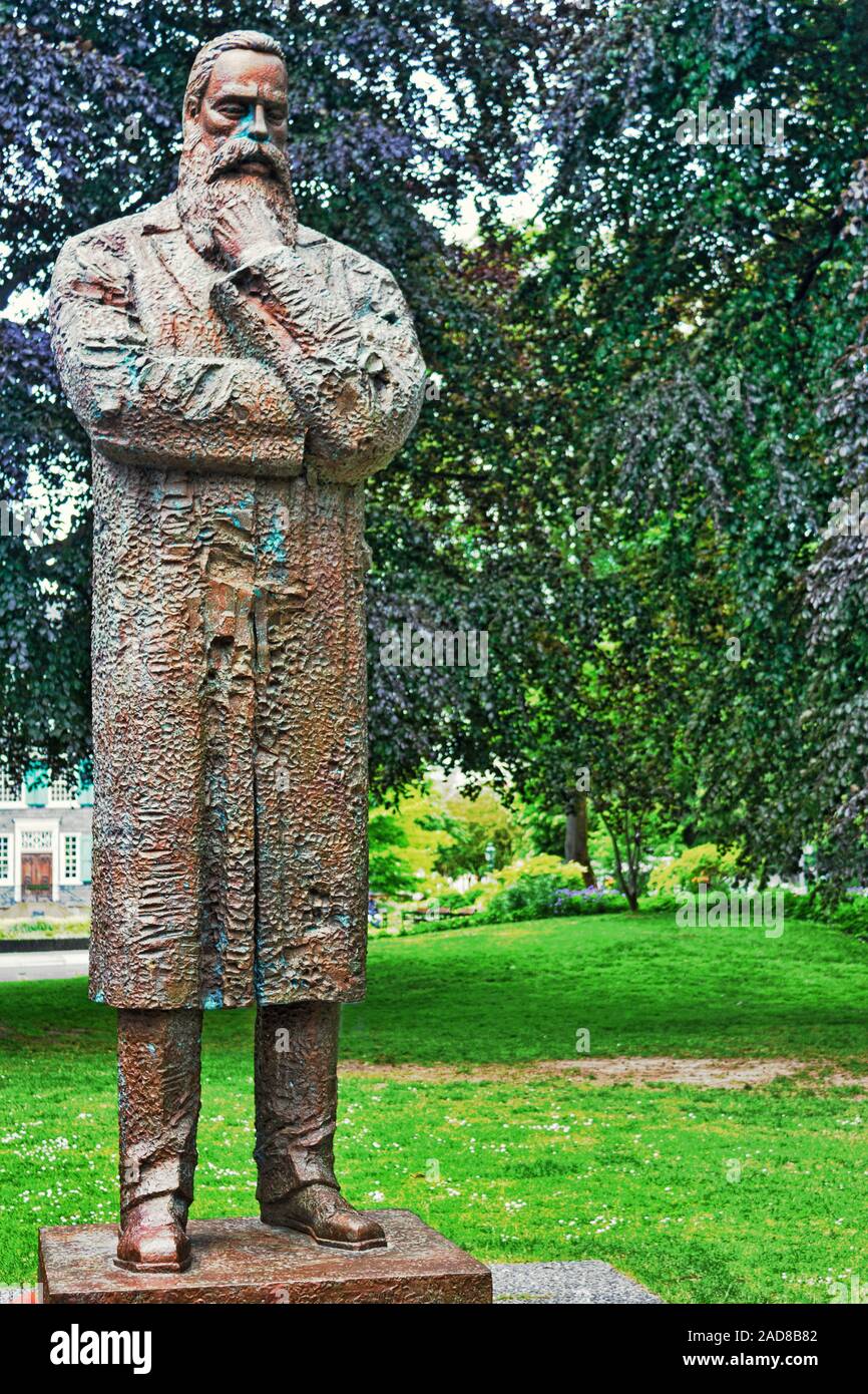 Friedrich engels statue hires stock photography and images Alamy