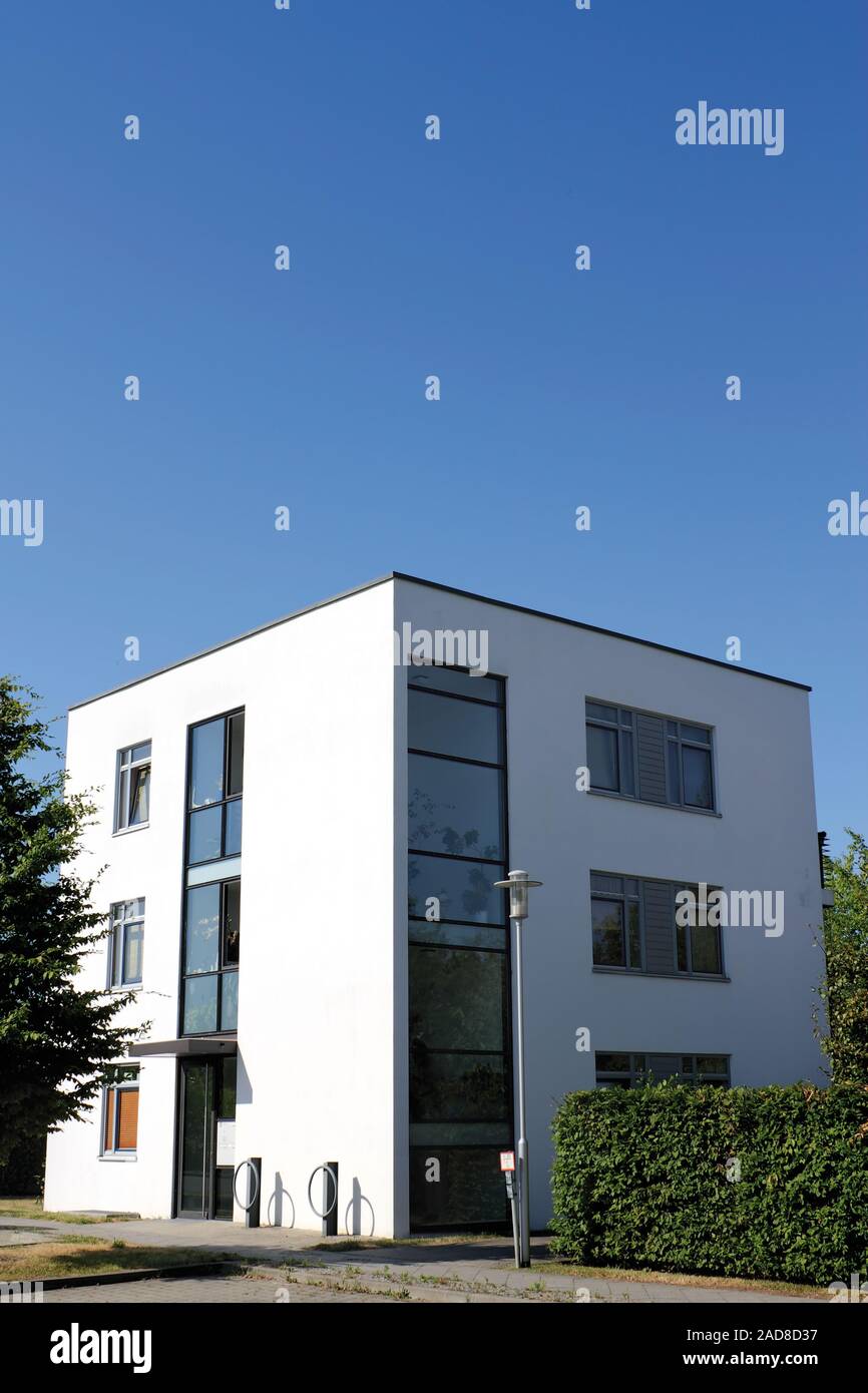 Modern residential house hi-res stock photography and images - Alamy
