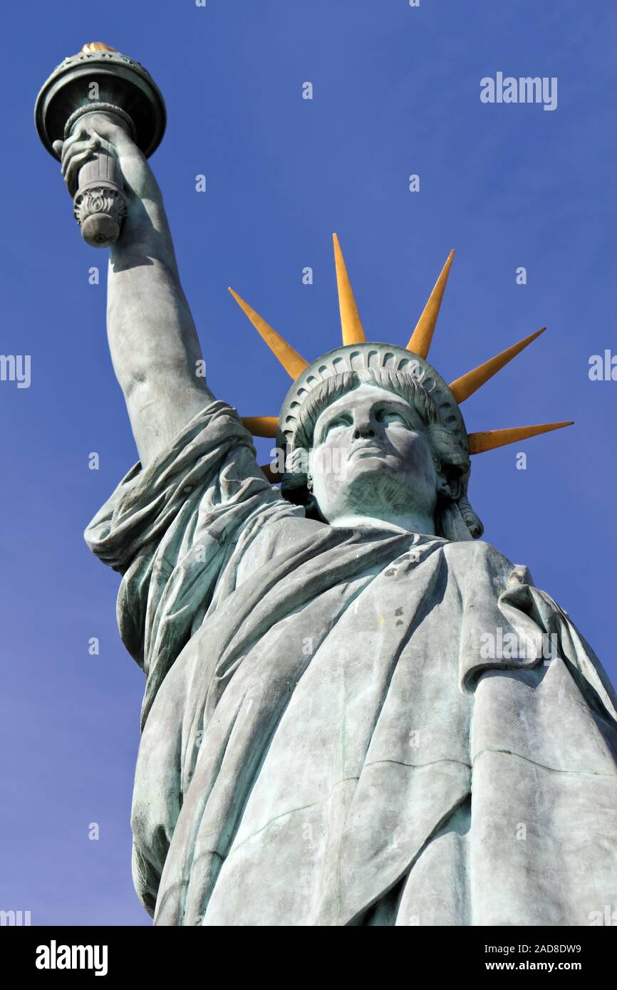 Statue of Liberty in Paris Stock Photo Alamy