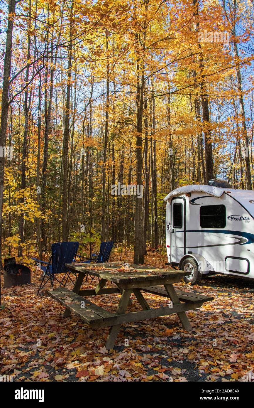 Canada Autumn Landscape Vertical High Resolution Stock Photography And Images Alamy Canada Autumn Landscape Vertical High Resolution Stock Photography And Images Alamy