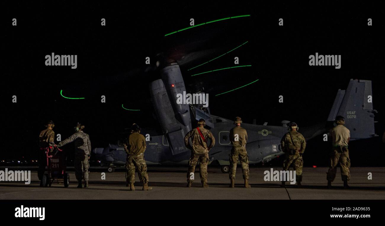 Airmen assigned to the 801st Special Operations Aircraft Maintenance Squadron (SOAMXS) at Hurlburt Field Air Force Base, Florida, watch as a CV-22B Osprey tiltrotor aircraft taxis on the flight line at Nellis AFB, Nevada, Oct. 10, 2019. The 801st SOAMXS mission is to perform all equipment maintenance in support of worldwide special operations missions for the Osprey supporting the 8th Special Operations Squadron. (U.S. Air Force photo by Airman 1st Class Dwane R. Young) Stock Photo