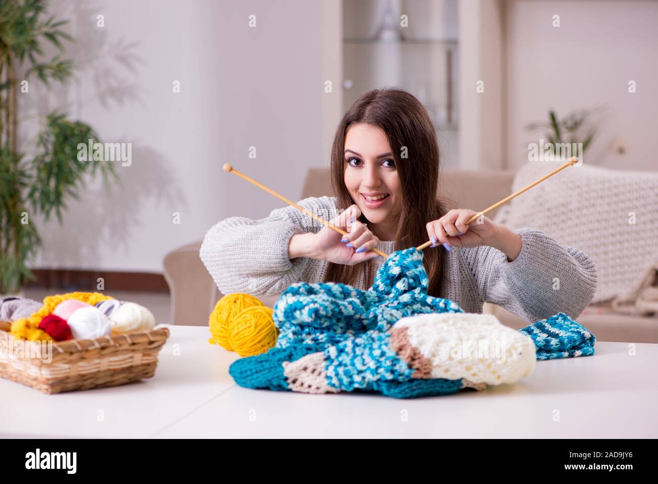 Young beautiful woman knitting at home Stock Photo - Alamy