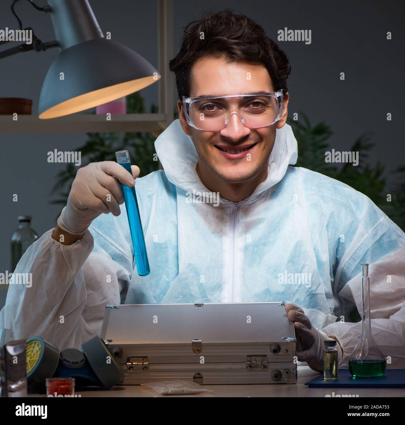 Medicine drug researcher working in lab Stock Photo - Alamy