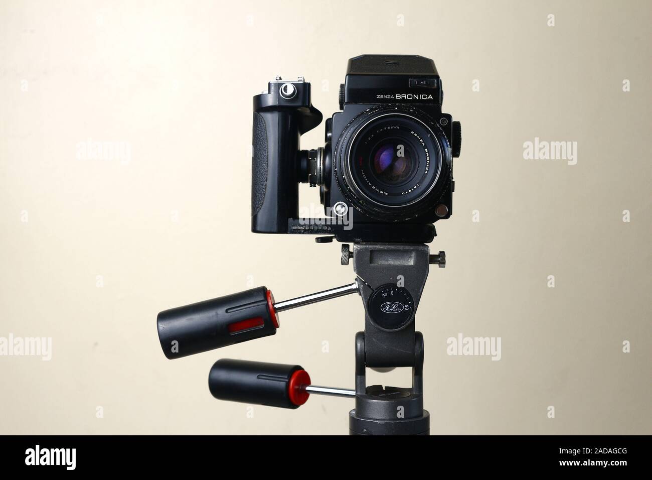 Tripod medium format camera on hi-res stock photography and images - Alamy