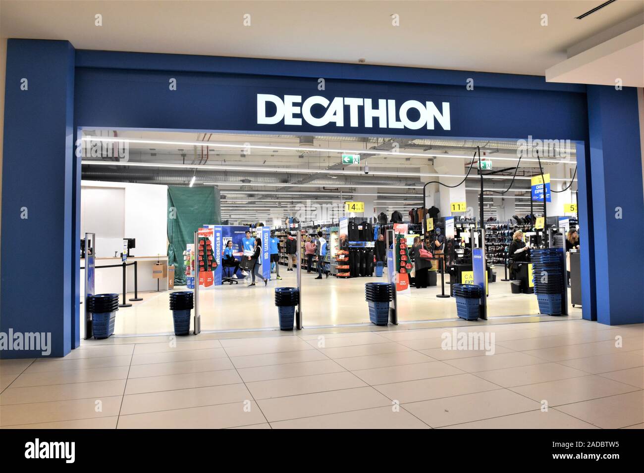 DECATHLON STORE ENTRANCE IN EUROMA 2 