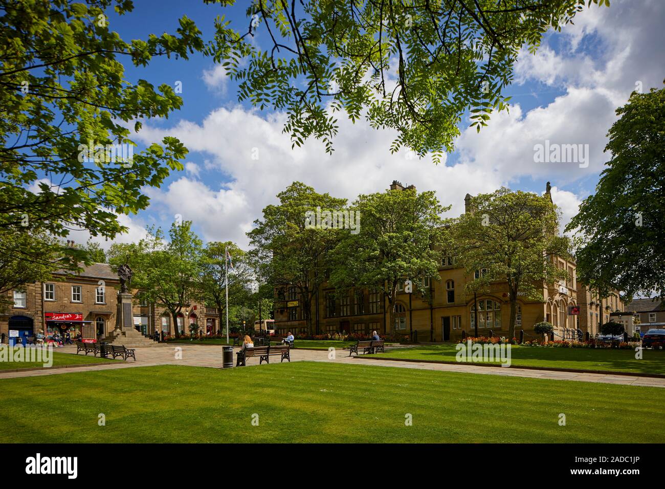 Glossop market town, the High Peak, Derbyshire, England.  Norfolk Square public gardens and seating Stock Photo