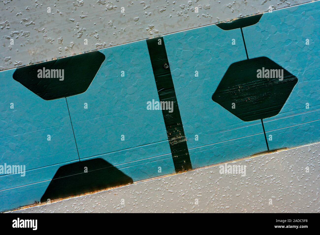 Light micrograph of a read-write magnetic ferrite head from a 3.5-inch ...