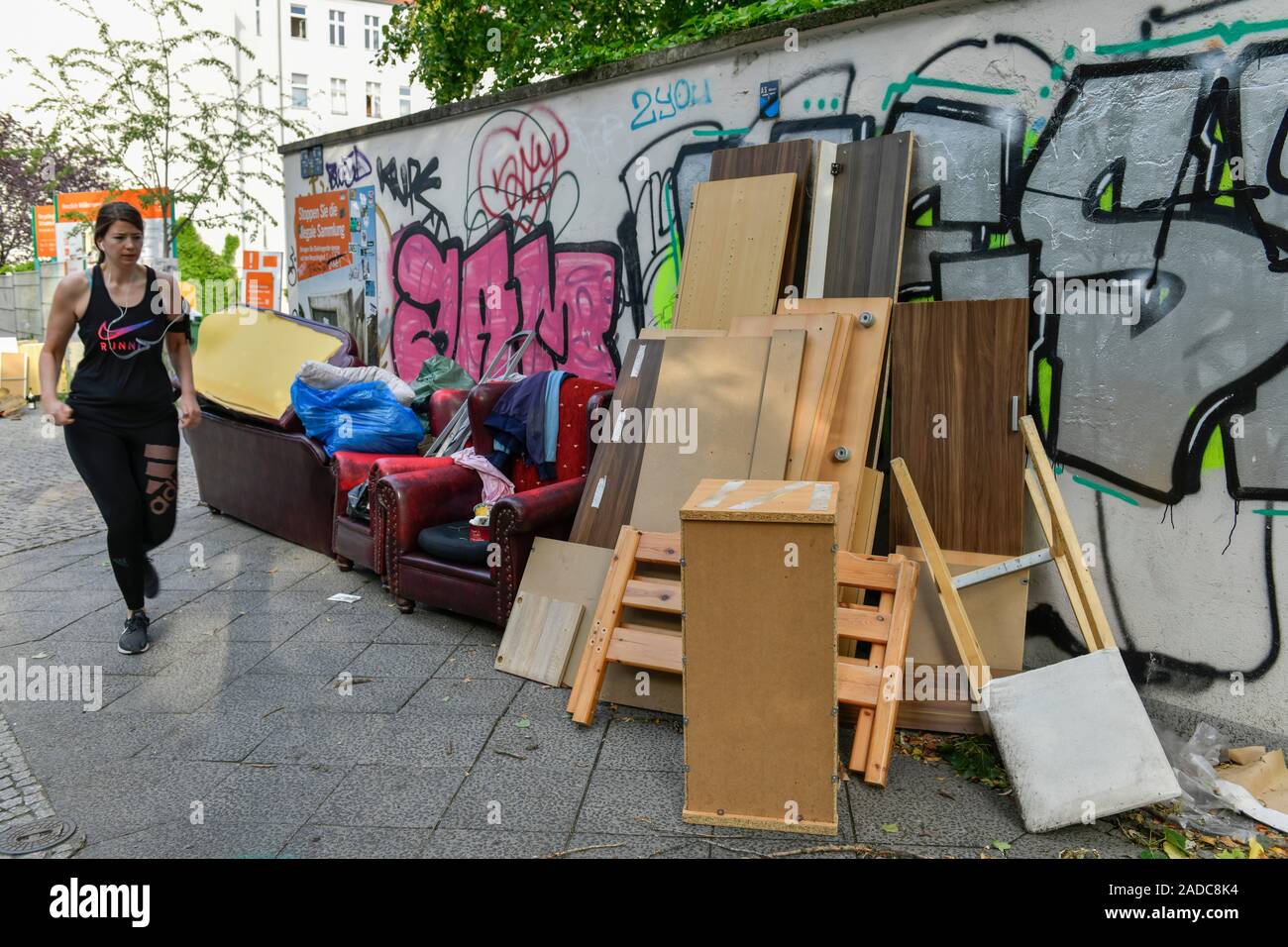 Sperrmüll, Behmstraße, Prenzlauer Berg, Pankow, Berlin, Deutschland Stock Photo