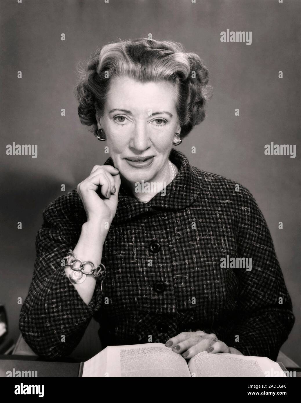 lois cigarette Lois Mattox Miller, US magazine writer. Miller won an Albert and Mary  Lasker Award in 1958 for her Reader's Digest story about cigarette filters  Stock Photo