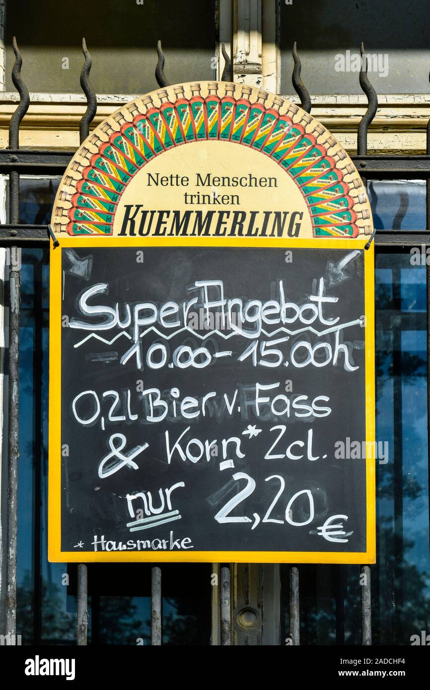 Tafel, Angebot, Bier, Korn, Gaststätte 'Uff de Ecke', Deitmerstraße, Steglitz, Steglitz-Zehlendorf, Berlin, Deutschland Stock Photo