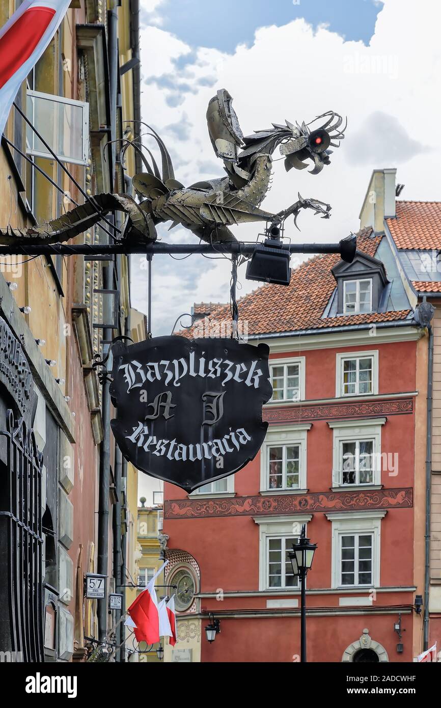 Warsaw Poland May 03 16 The Warsaw Basilisk Statue In Old Town Market Square Outside A Restaurant The Basilisk S Eyes Are Lightbulbs That Glo Stock Photo Alamy
