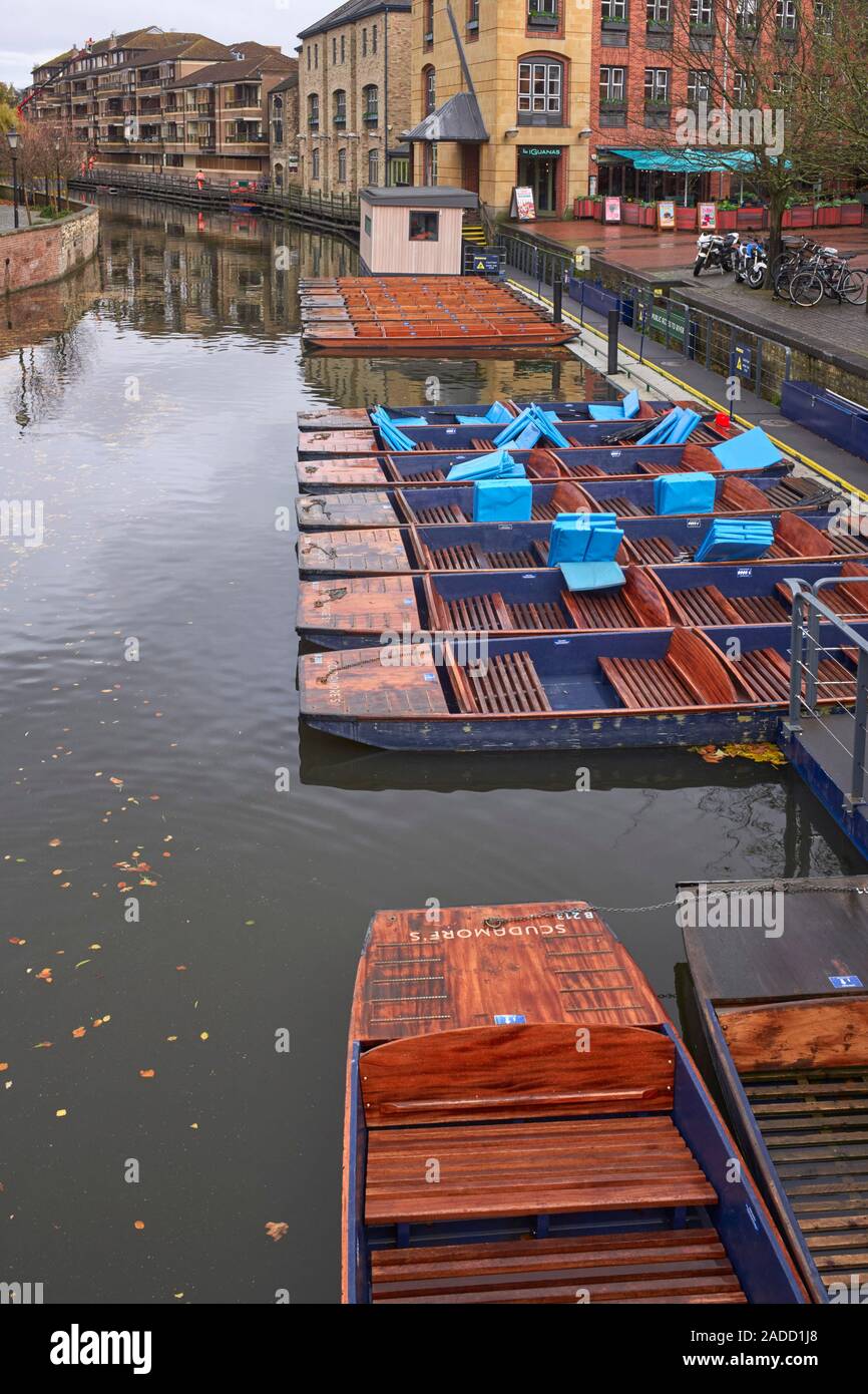 Punting boats moored up on the river Cam in Cambrige Stock Photo