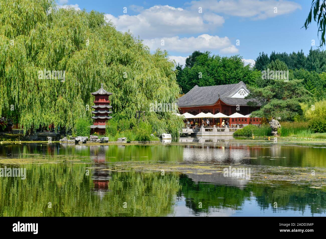 Chinesische pagode hires stock photography and images Alamy