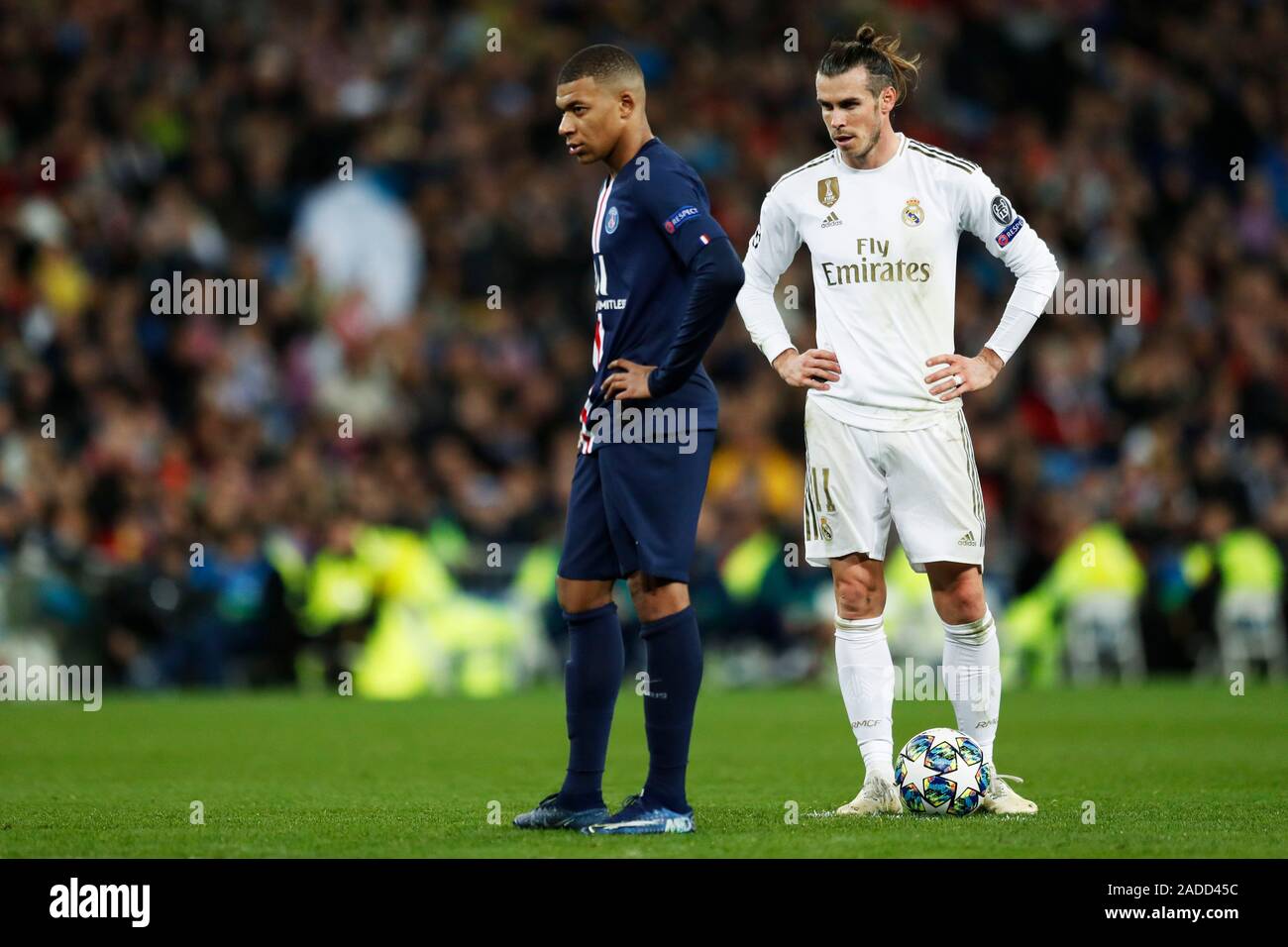 Madrid, Spain. Credit: D. 26th Nov, 2019. Kylian Mbappe (PSG), Gareth Bale  (Real) Football/Soccer : UEFA Champions League Group A match between Real  Madrid CF 2-2 Paris Saint-Germain at Estadio Santiago Bernabeu