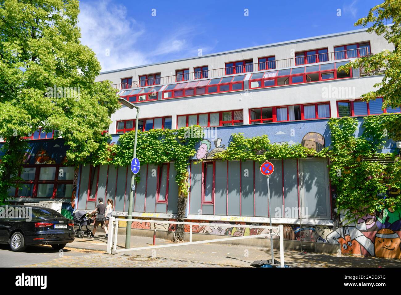 Wohnhaus, Falkstraße, Rollbergviertel, Neukölln, Berlin, Deutschland Stock Photo