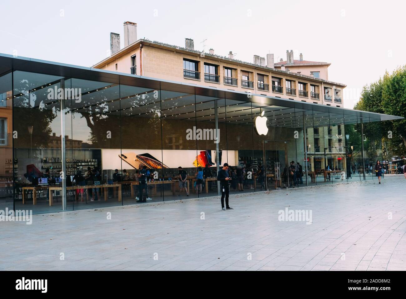 Apple Store France High Resolution Stock Photography And Images Alamy