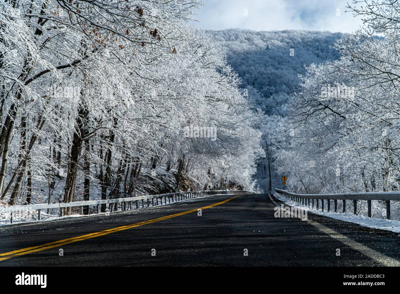 Hill top road hires stock photography and images Alamy