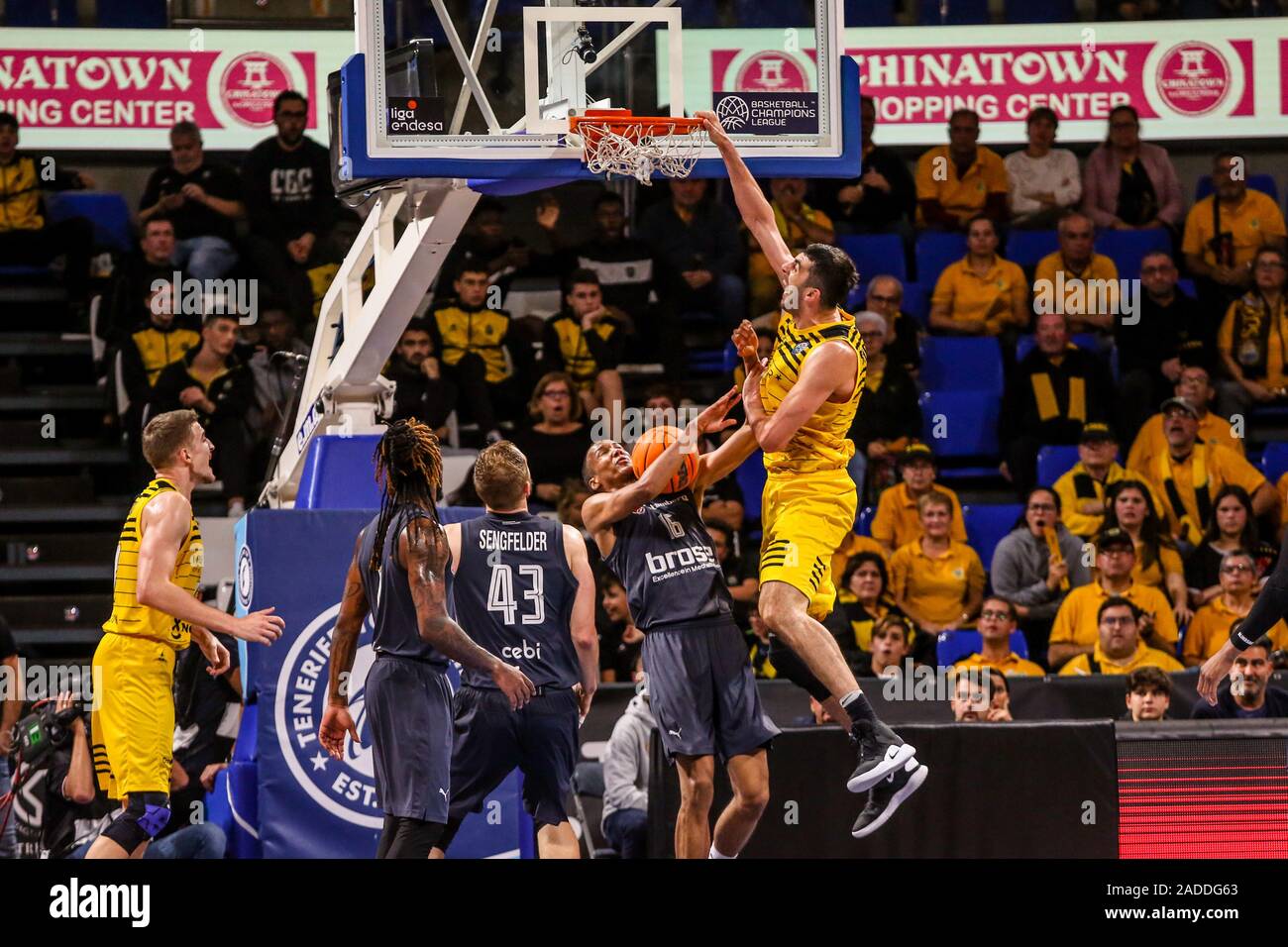 Tenerife, Italy. 3rd Dec, 2019. giorgi shermadini (iberostar tenerife) on shot a basketduring Iberostar Tenerife vs Bamberg, Basketball Champions League in Tenerife, Italy, December 03 2019 - LPS/Davide Di Lalla Credit: Davide Di Lalla/LPS/ZUMA Wire/Alamy Live News Stock Photo