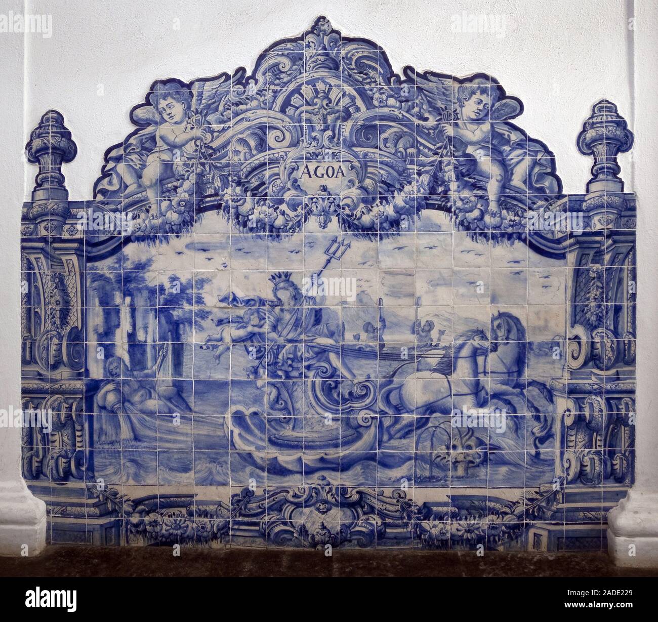 Allegorie de l'eau - Azulejos, faience peinte, 18e siecle (Water, azulejos 18th century) - Universite d'Evora, Portugal - Stock Photo