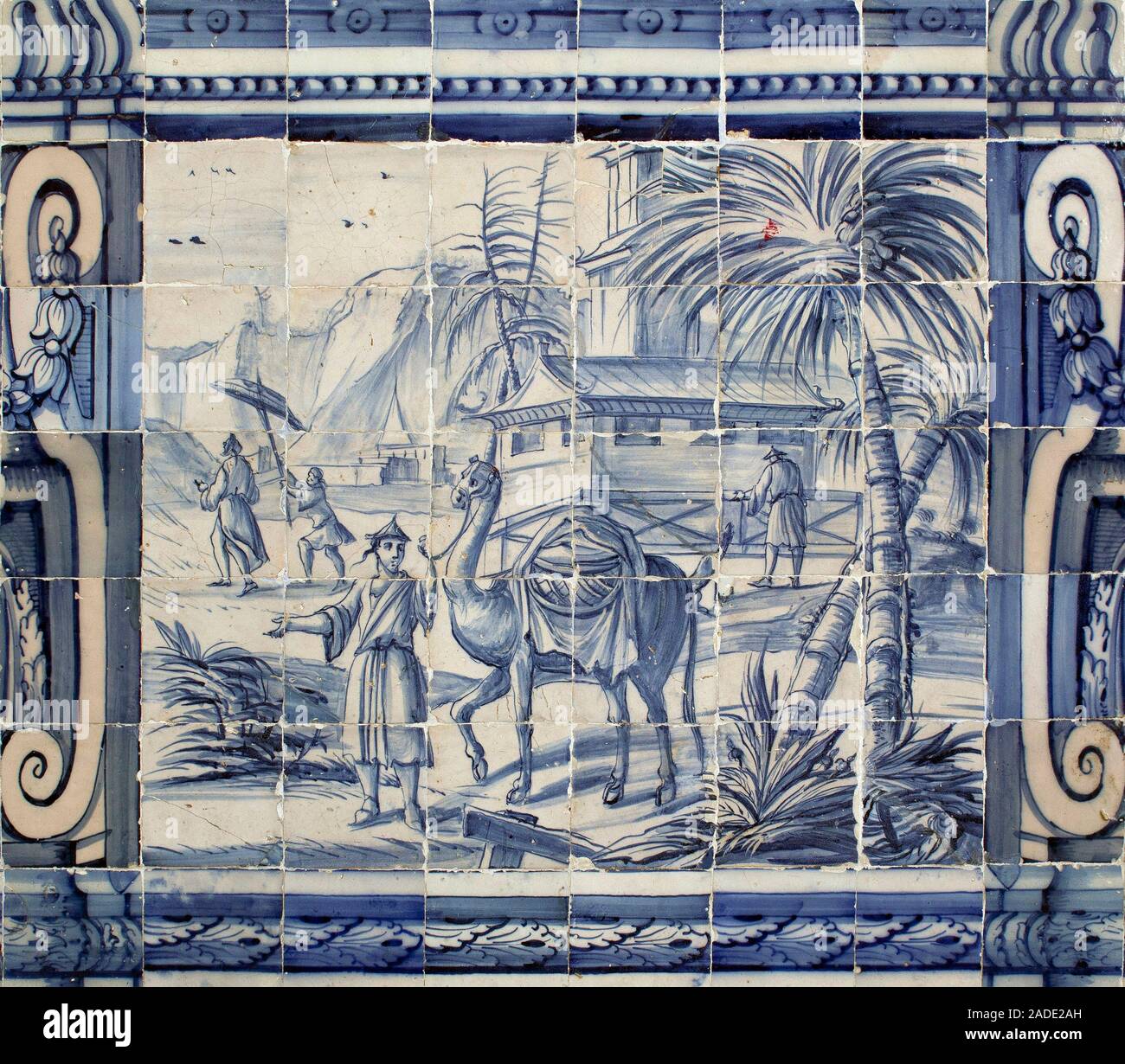 Scene avec un chamelier en Asie - Azulejos, faience peinte, 18e siecle (Oriental scene, azulejos 18th century) - Universite d'Evora, Portugal - Stock Photo