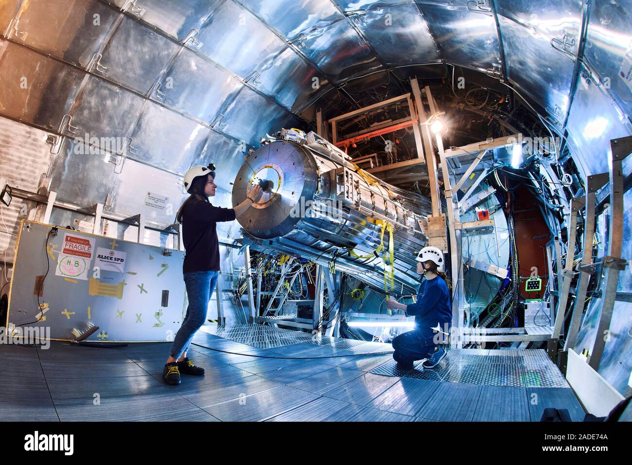 открытие холдинг. московский метрополитен бкл. банк открытия надежный 2020. адронный коллайдер в швейцарии. адронный коллайдер 2022.