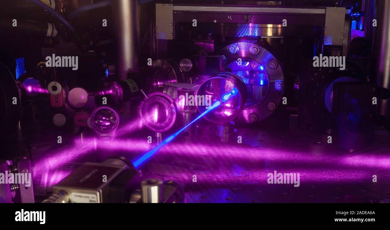 3D quantum gas atomic clock. This threedimensional (3D) quantum gas
