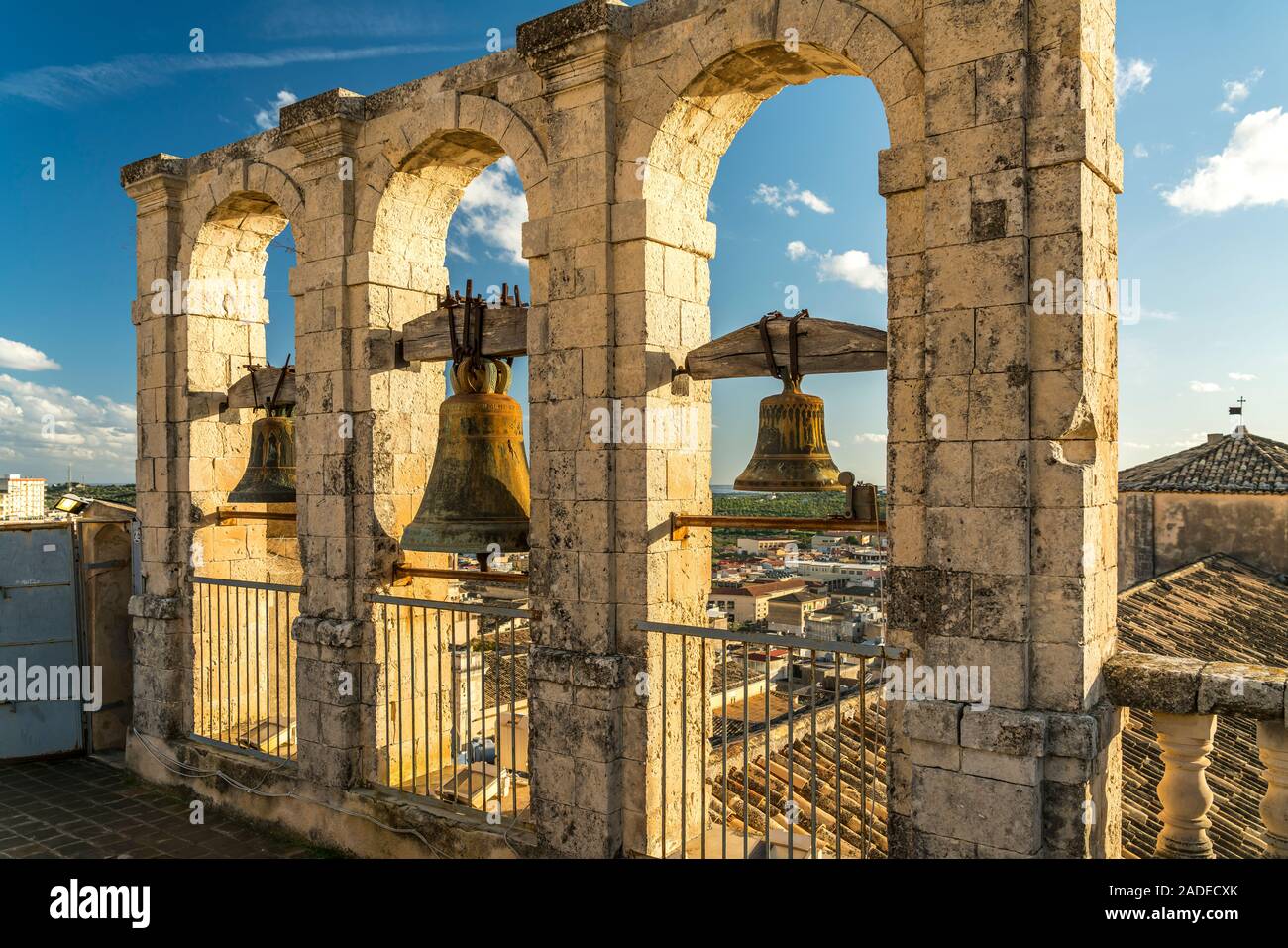 Glocken der Kirche San Carlo Borromeo, Noto, Sizilien, Italien, Europa  |  church bells, San Carlo Borromeo, Noto, Sicily, Italy, Europe Stock Photo