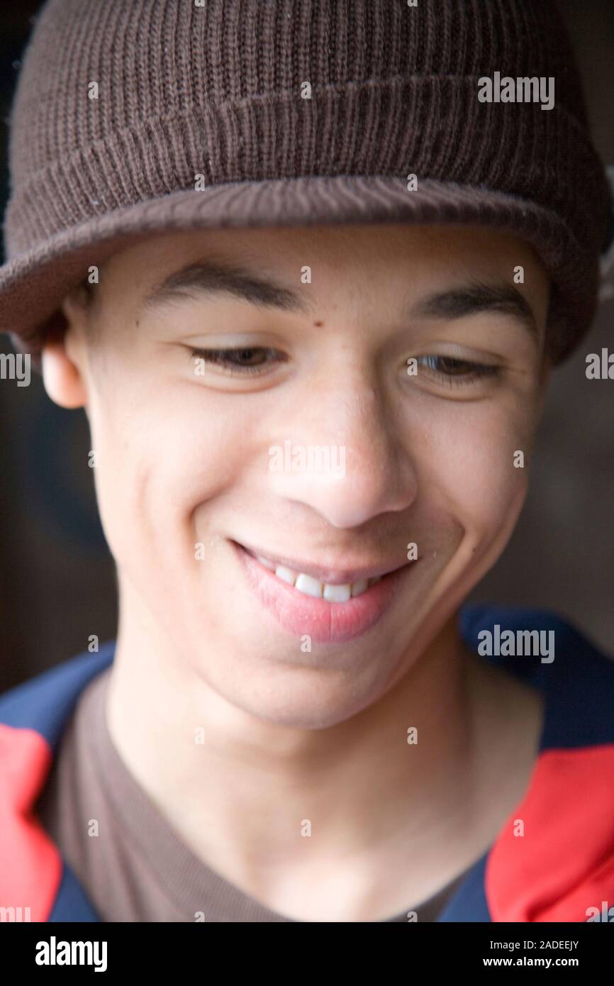 Portrait of teenage boy smiling Stock Photo - Alamy
