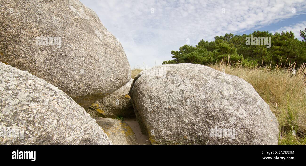 Large round rocks hi-res stock photography and images - Alamy