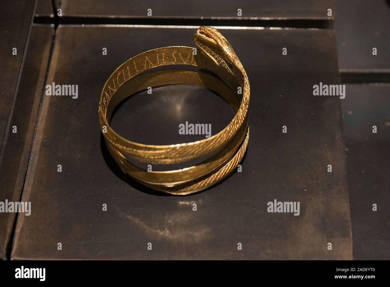 Gold bracelet from Pompeii, 1st century AD. Snakeshaped armilla