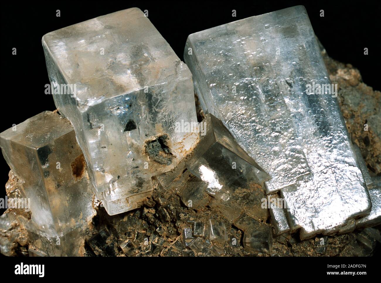 пирит / кристалл. горный кварц камень. монокристалл хлорида натрия. флюорит октаэдр. хризоберилл камень желтый.