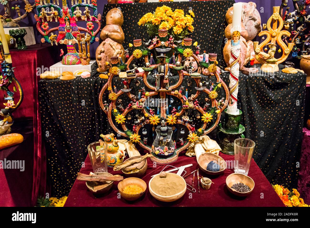 Ofrenda Artwork, traditional display of objects for the Day of The Dead ...