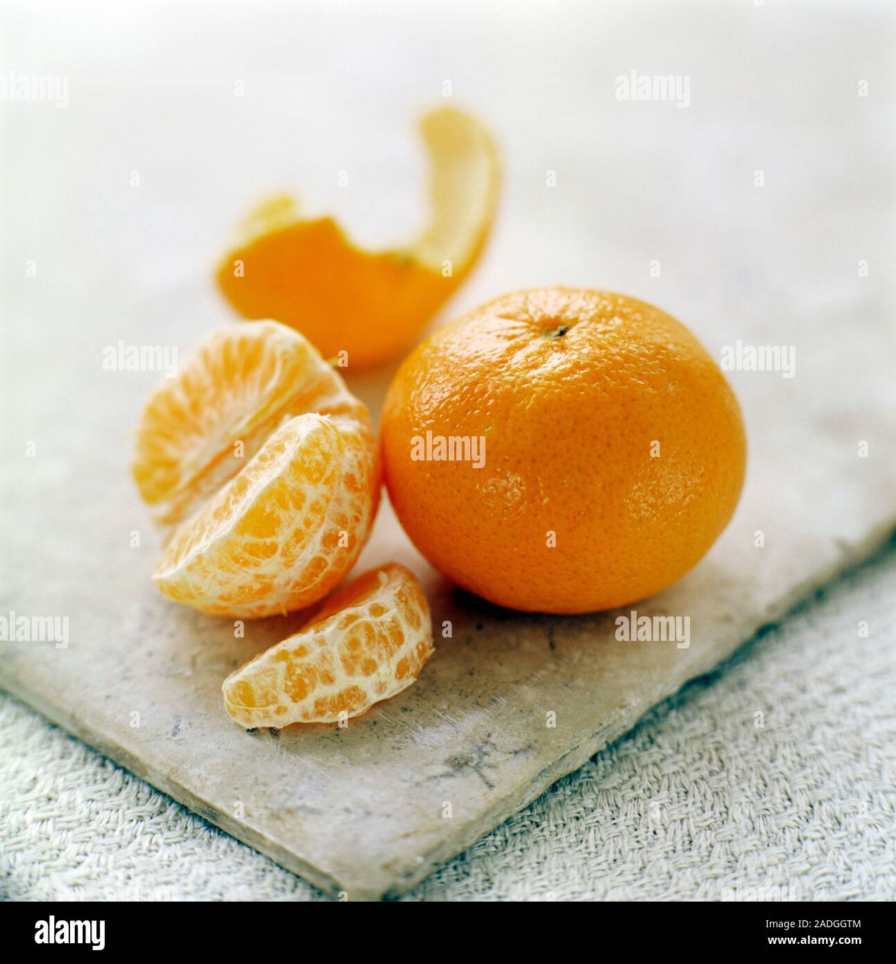 Satsuma fruit and segments (Citrus reticulata Stock Photo Alamy