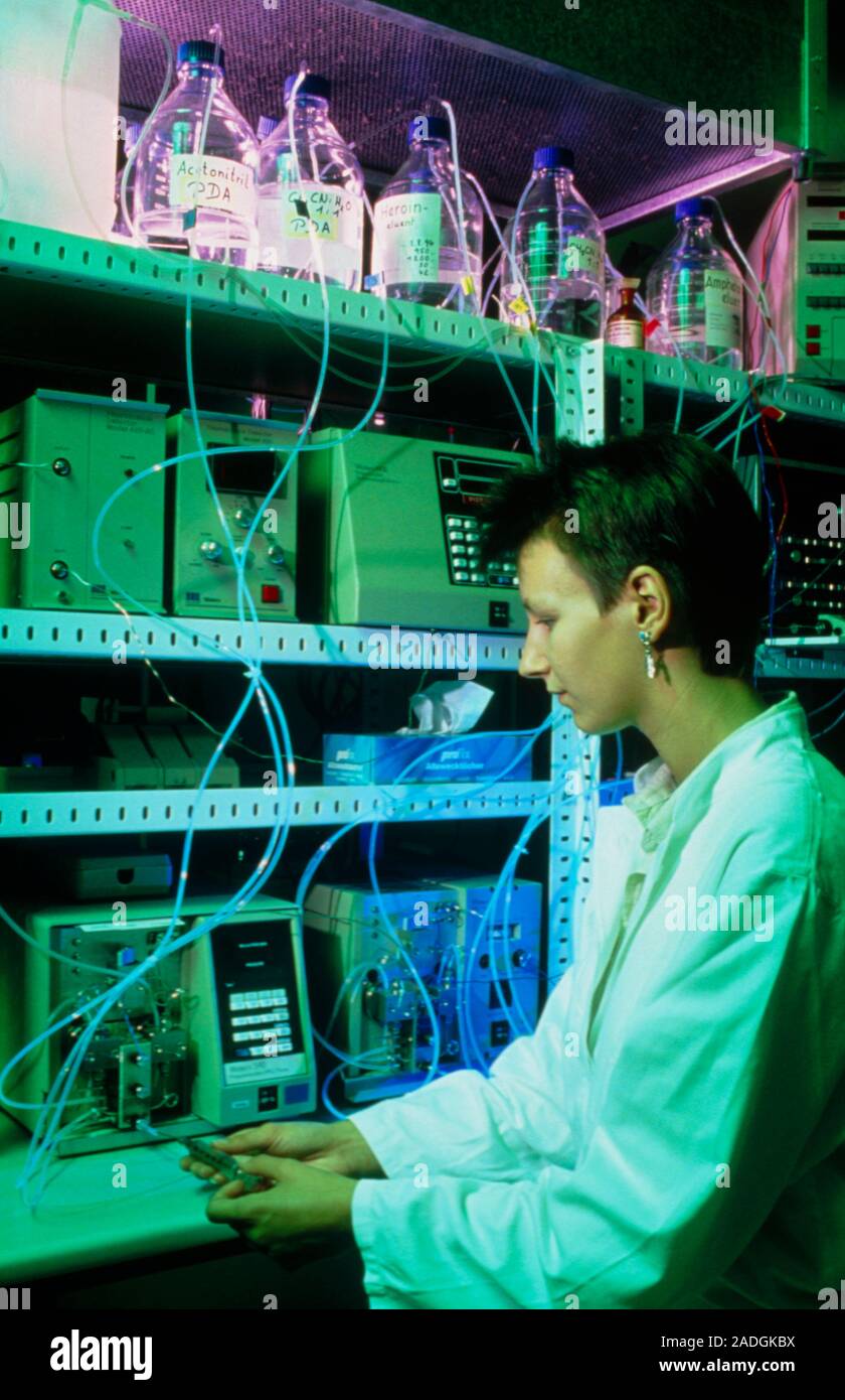 Forensic drug testing. Highpressure liquid chromatography equipment