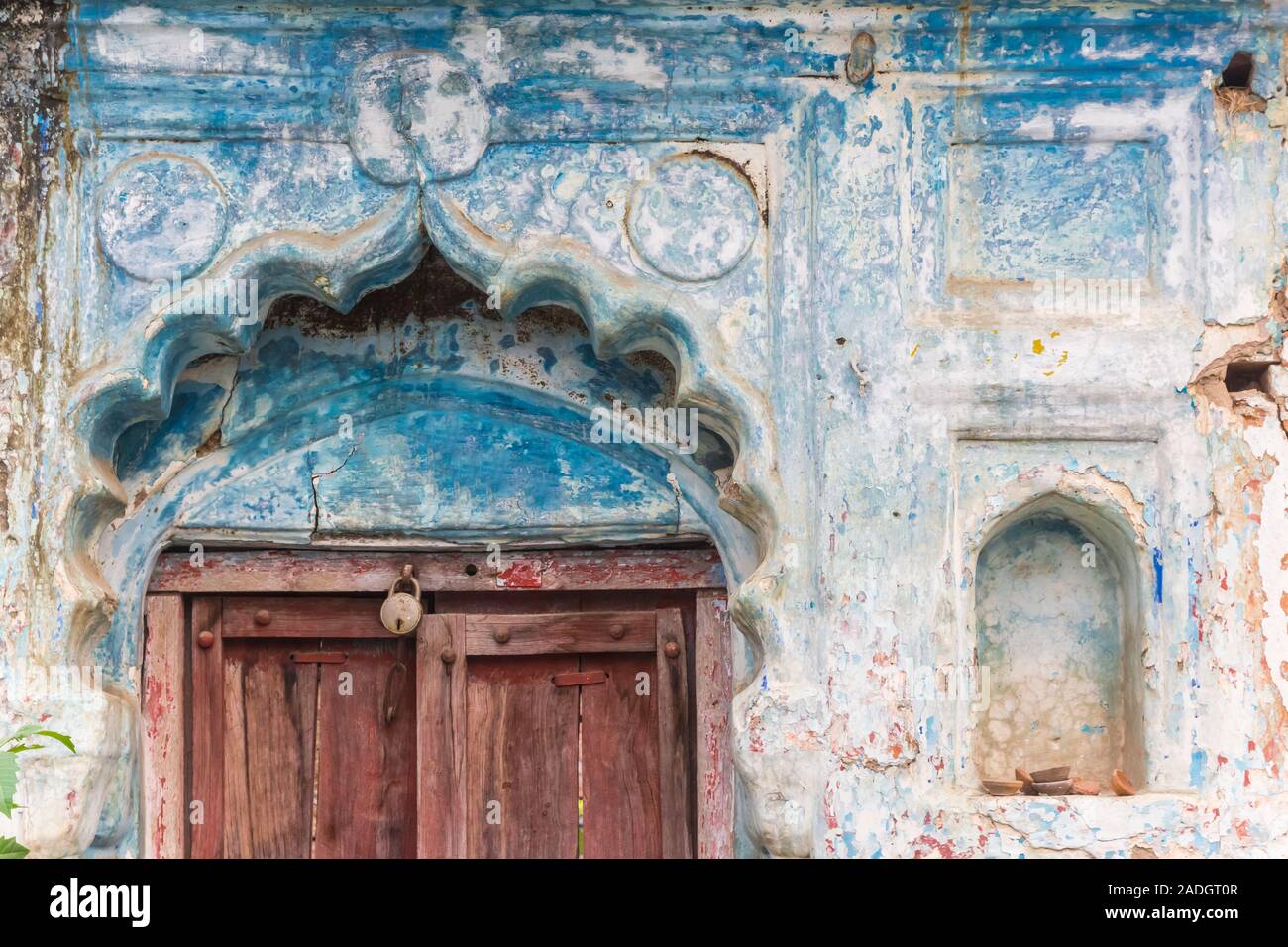 Decoration Above A Door Of An Old House In Orchha India Stock