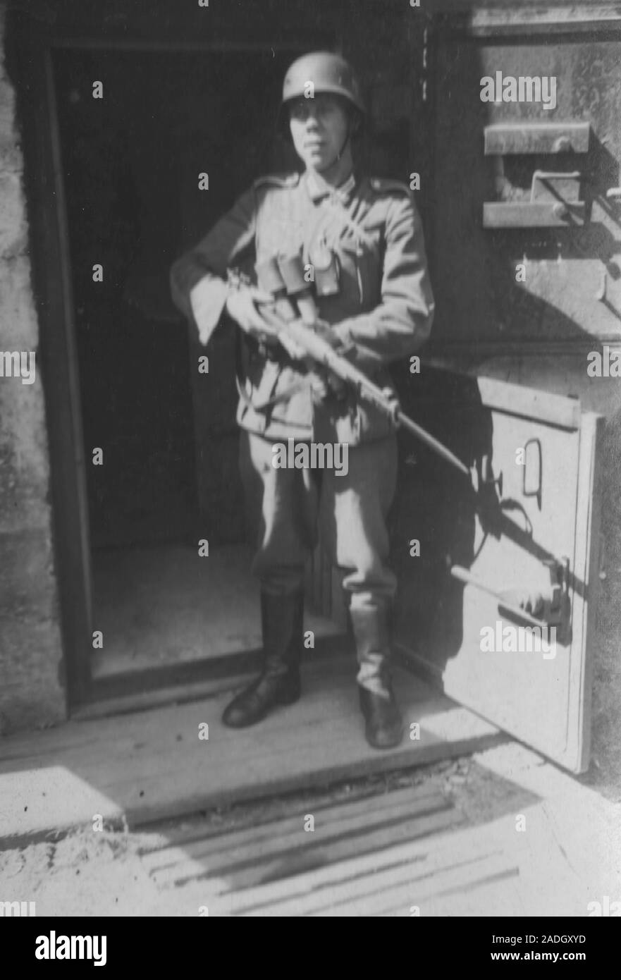 German soldier ww2 hi-res stock photography and images - Alamy