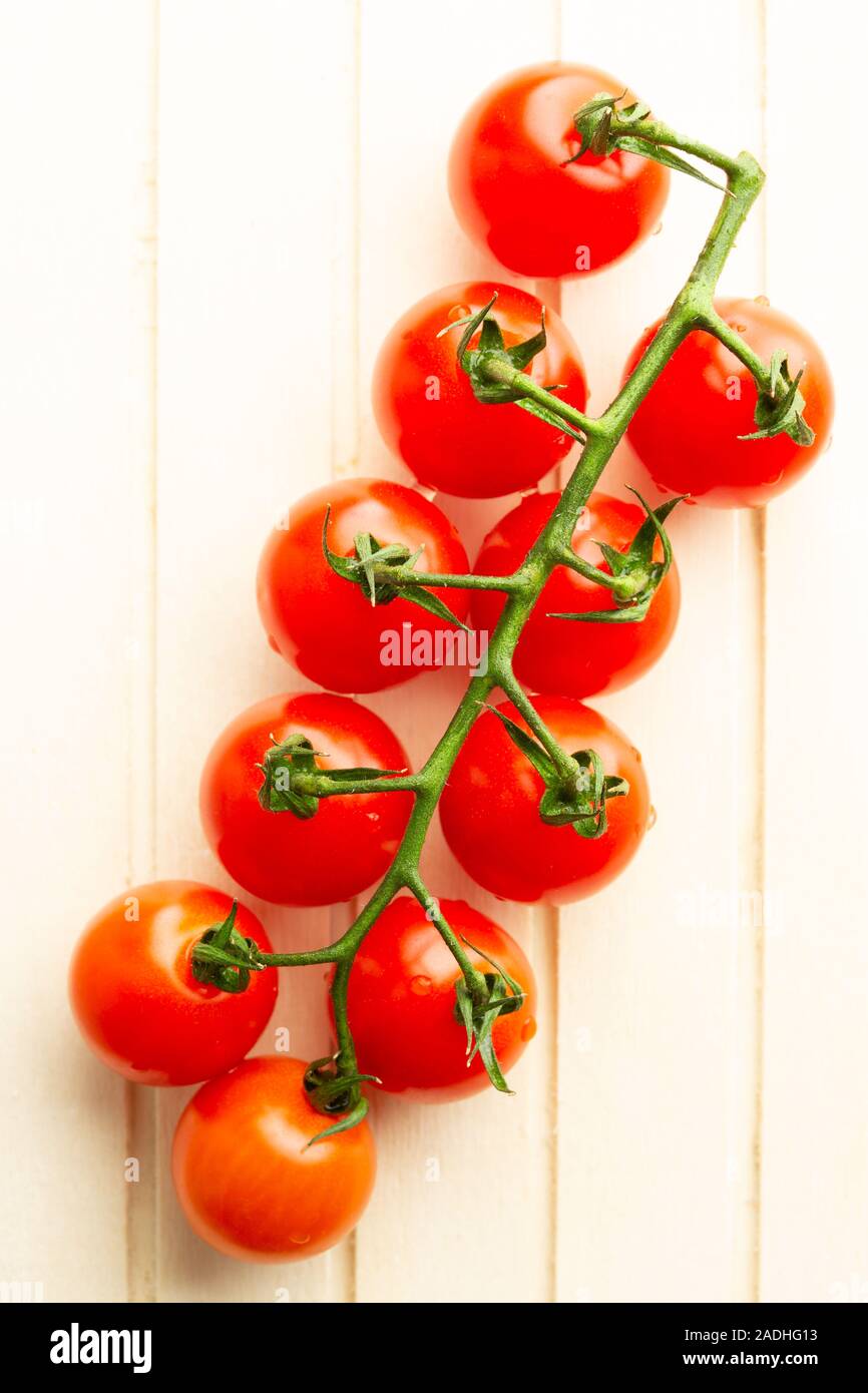 Vertical photo of wooden surface with cherry tomatoes branch Stock ...