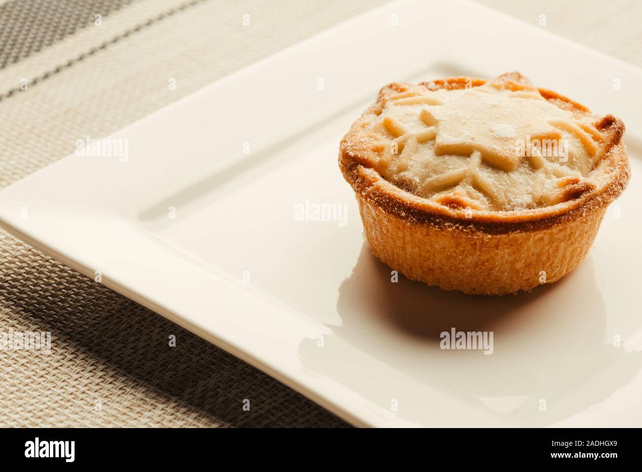 White square plate with mince pie on it Stock Photo - Alamy