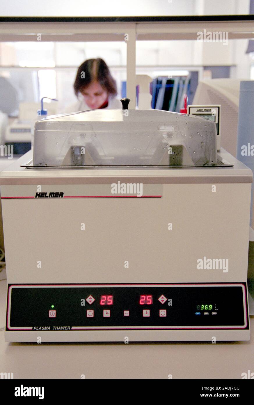 Blood plasma thawing machine. Device for warming frozen blood plasma