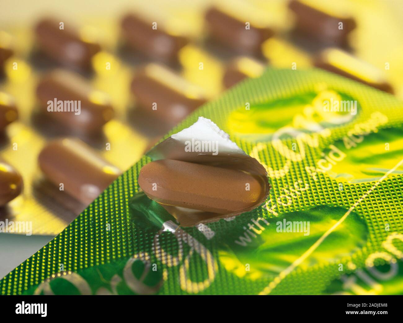 Pregnancy dietary tablets. Packaging for tablets containing a range of