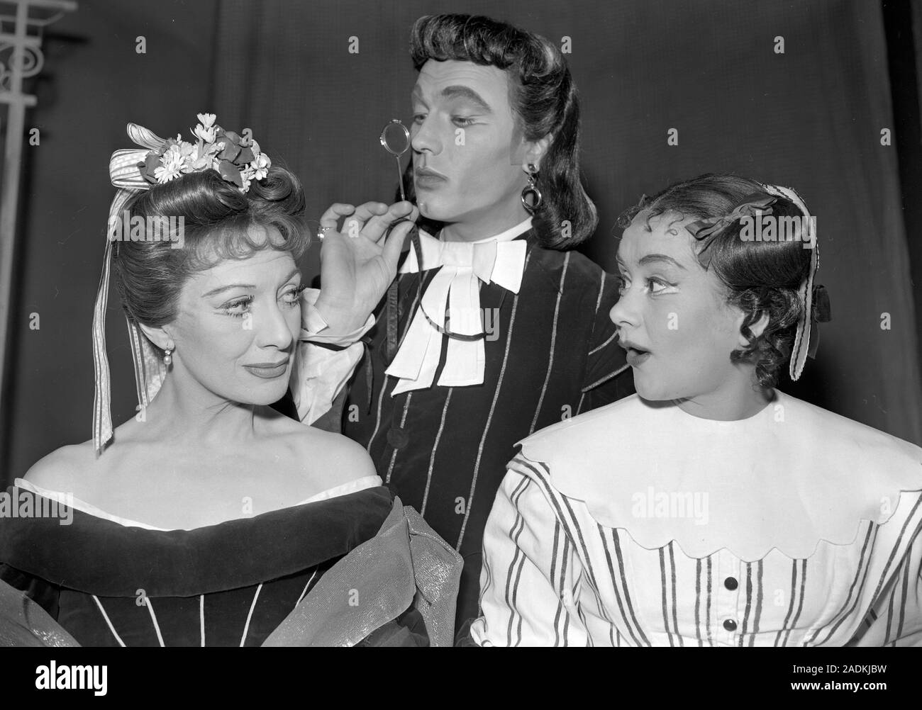 Diana Churchill, left, and Laurence Harvey alongside Joan Plowright, right, in costume for William Wycherley's Restoration comedy 'The Country Wife' at the Adelphi Theatre, Strand, London. Stock Photo