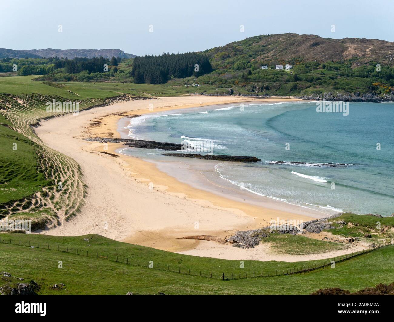 The beautiful sandy beach at Kiloran Bay, Isle of Colonsay, Scotland ...