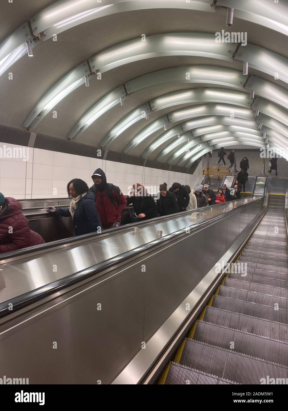 clapham south escalators 7EP サイコビリー　ガレージ a2121546113_5.jpg