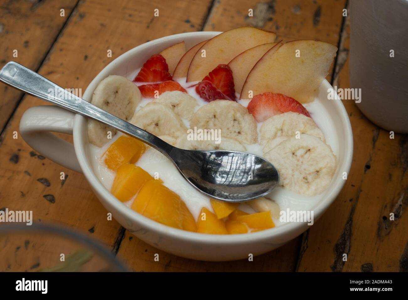 Bananas in fruit bowl hires stock photography and images Alamy