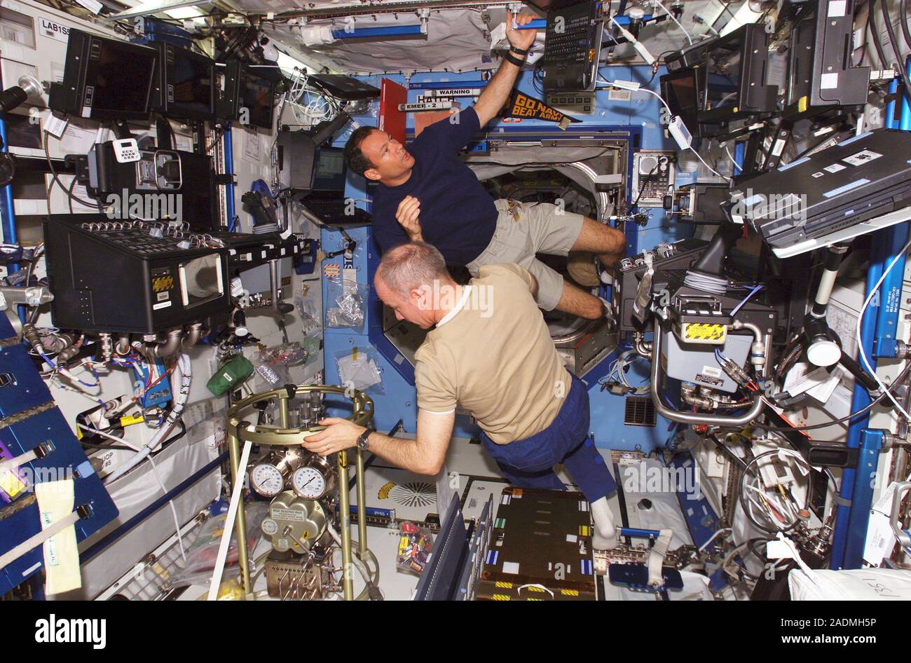 откуда воздух на мкс. мкс 2003. откуда воздух на мкс. система электрон на мкс. кислород на космическом корабле.