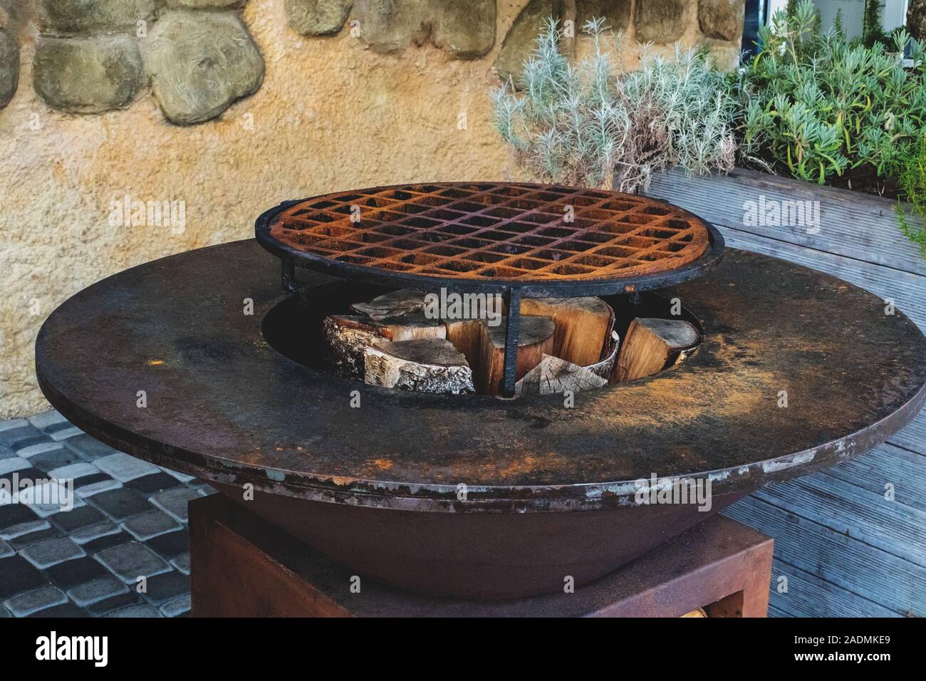 Outdoor woodburning grill for frying steaks and pork ribs over an open