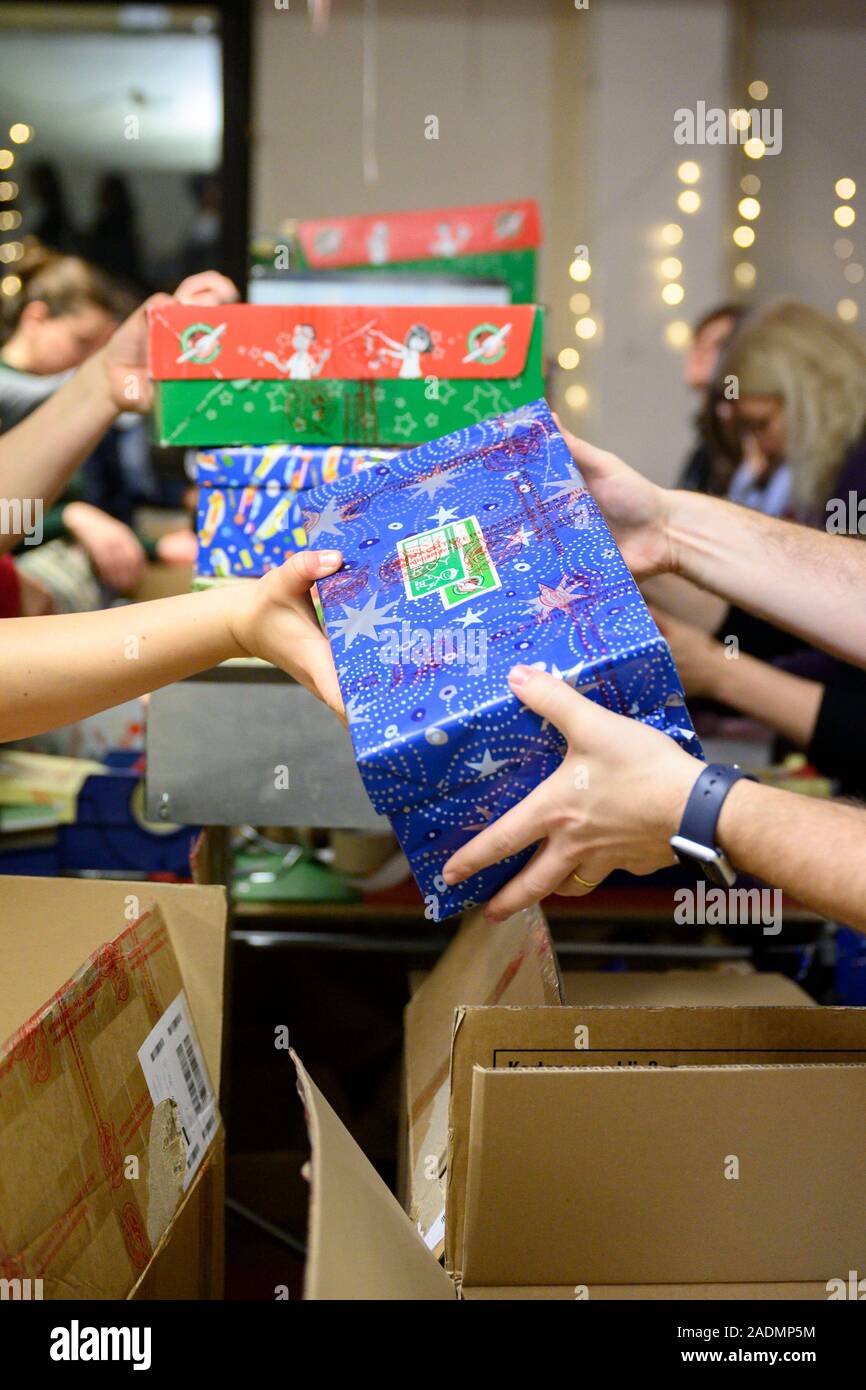 berlin germany 04th dec 2019 at the christmas workshop of the christian aid organization samaritans purse helpers present themselves with gift shoe boxes on the occasion of the gift campaign christmas in a shoebox people from germany can pack presents in a shoebox and give them to needy children from eastern europe credit lisa ducretdpaalamy live news 2ADMP5M