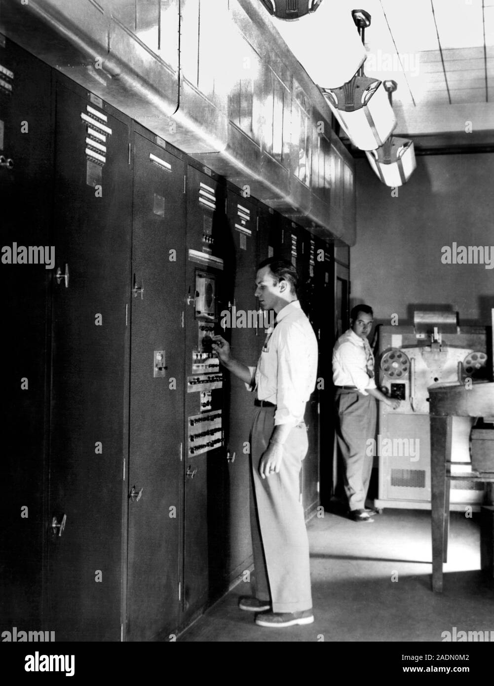 EDVAC (Electronic Discrete Variable Automatic Computer). Technicians ...